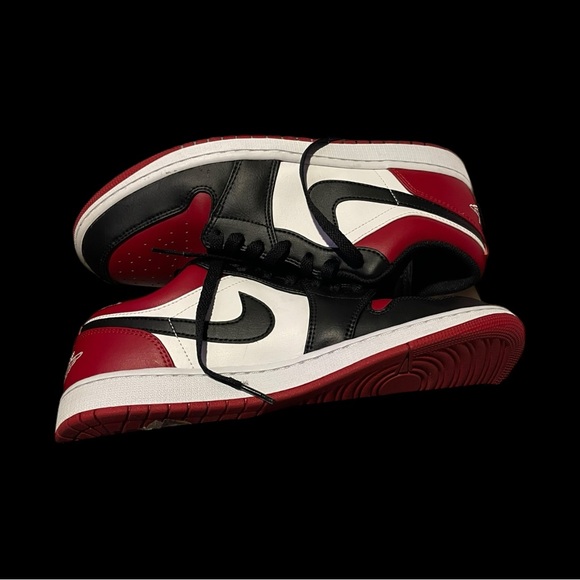 Men’s Jordan 1 Low Bred Toe - Picture 2 of 10